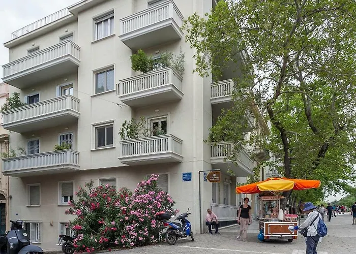 Unique Semi-Basement Stay At The Foot Of The Acropolis